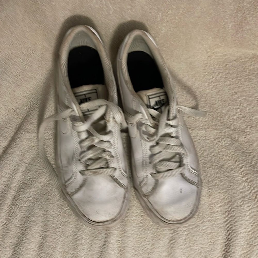 Woman’s Nike Low Sneakers